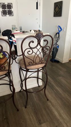 4 bar stools