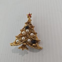 Vintage gold tone christmas tree brooch pin with Faux pearls