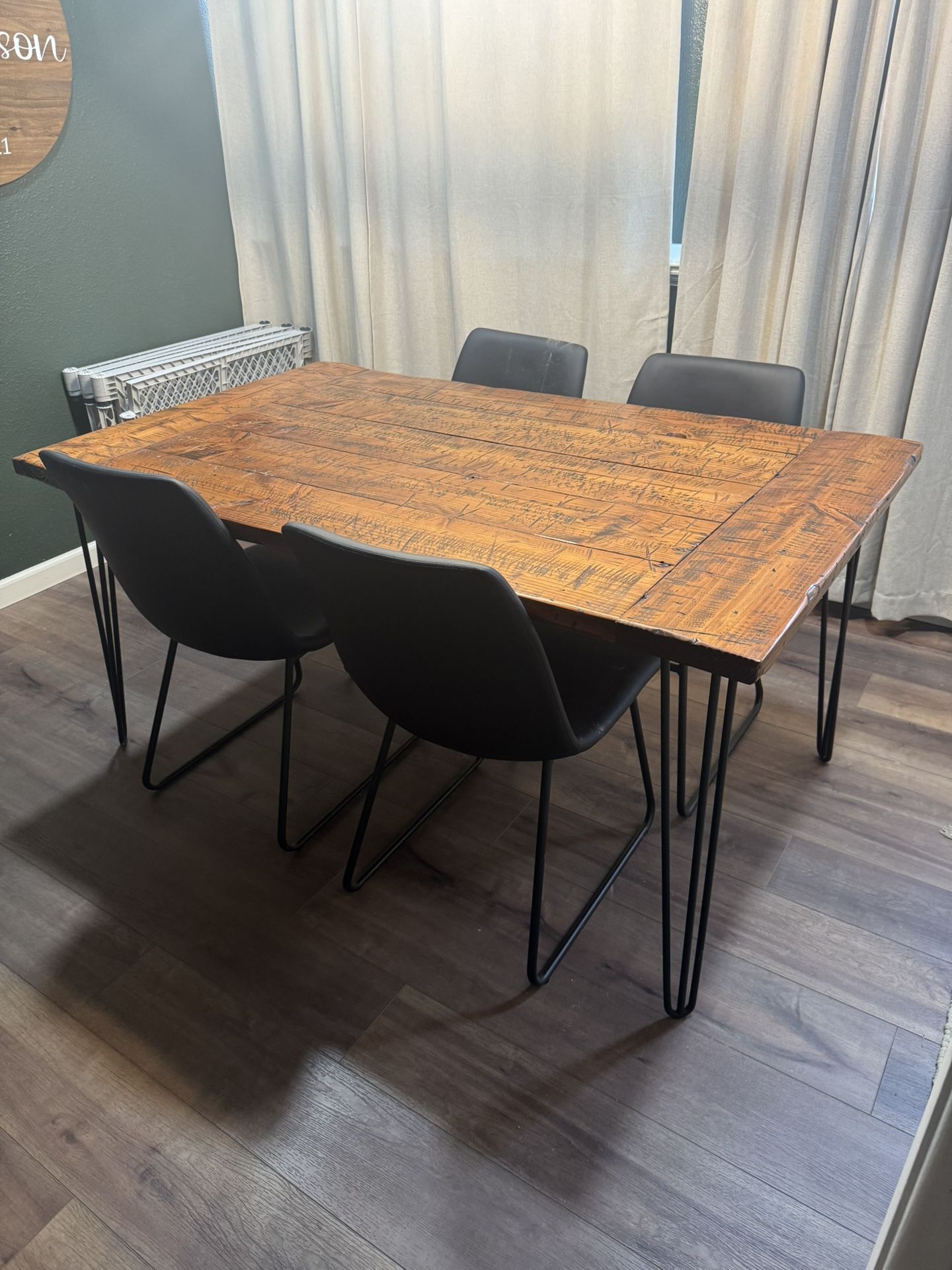 Kitchen Table And 4 Chairs