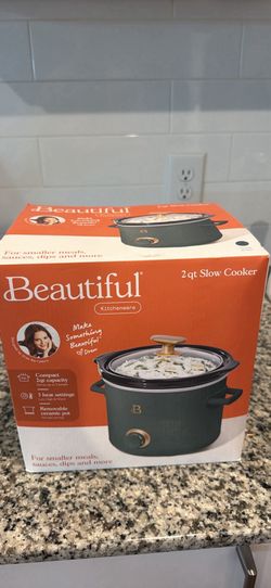 Beautiful KitchenWare 2 Qt slow cooker with box never used