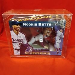 New Beautifully Cased Mookie Betts 2022 Gold Glove Awards Winner Bobblehead LA Dodgers 