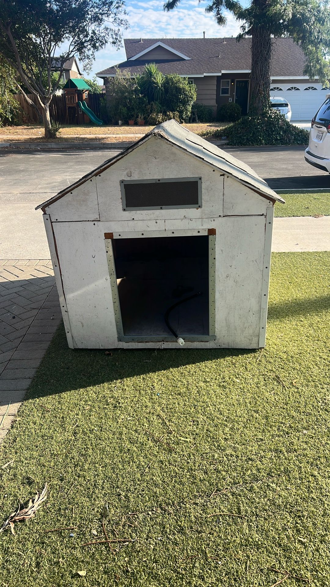 Free Dog House