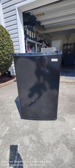 Magic Chef Black Mini Fridge
