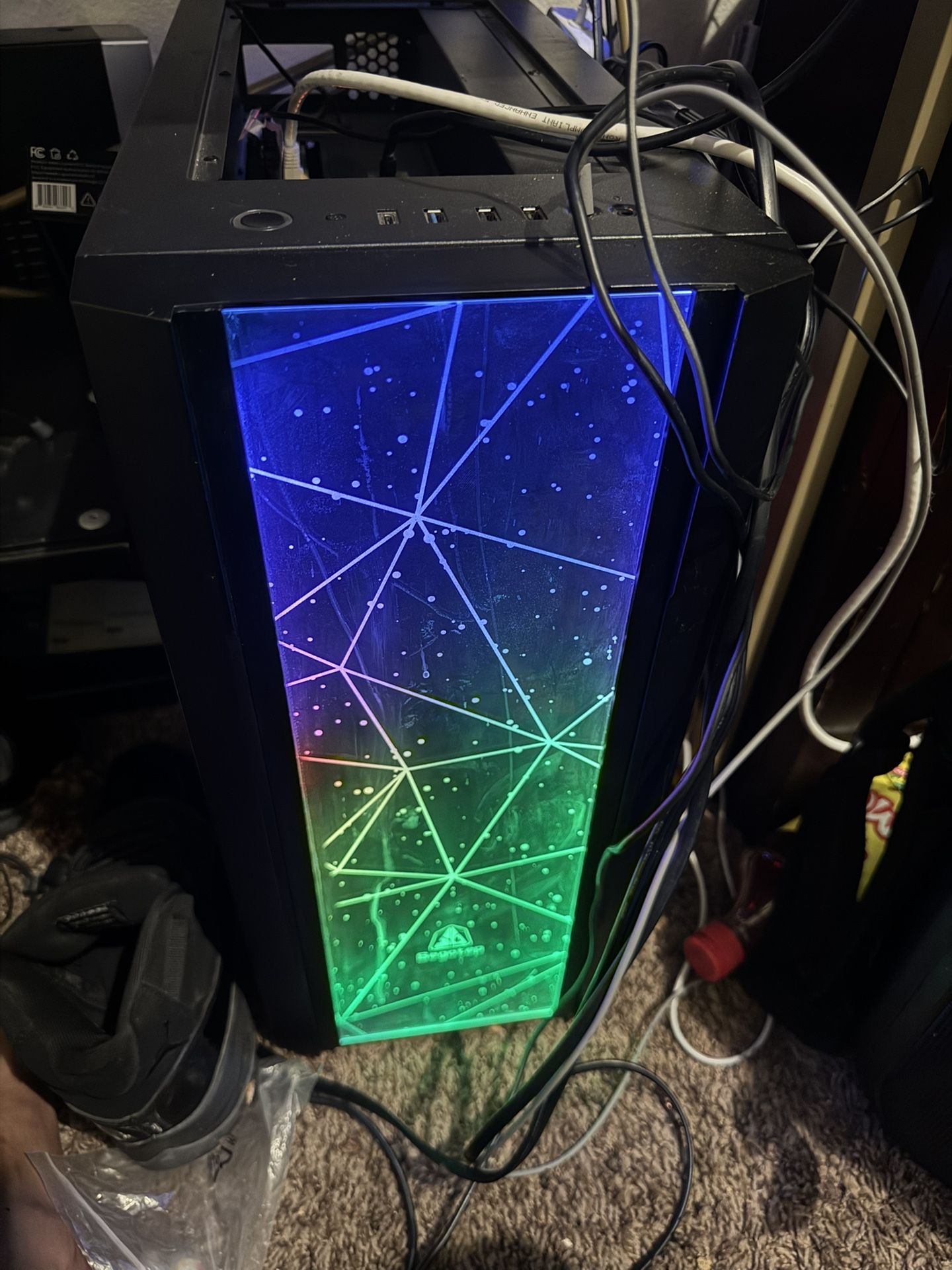 Gamming pc for trade comes with mouse and keyboard and a monitor screen looking for trades