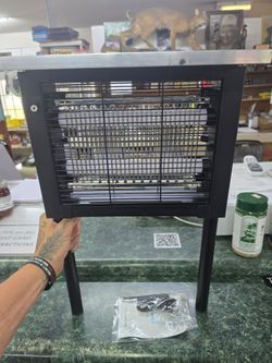 Solar powered bug zapper
