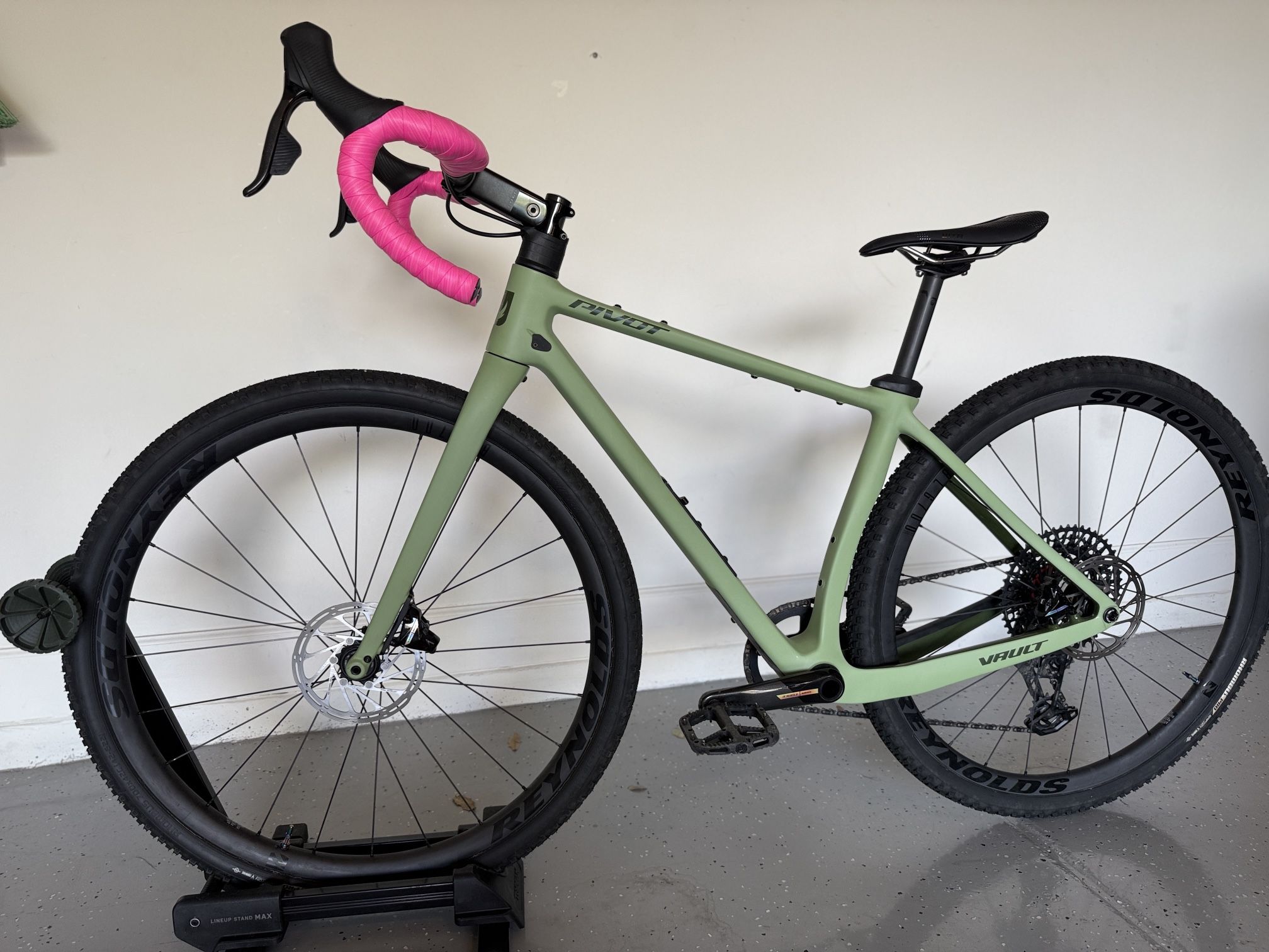 Pivot Vault Gravel Bike – XS – Carbon Frame + Wheels