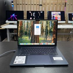 MacBook Air 15 inch M2 2023 Model 8GB RAM 256GB SSD with Store Warranty and Financing Available!