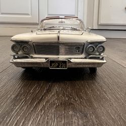 Diecast 1/18 Scale  ROAD SIGNATURE 1961 Chrysler Imperial Crown Convertible 