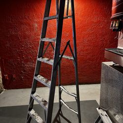 8’ Step Ladder