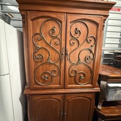 Antique Wood Amoire/Entertainment System 