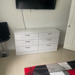 White Glossy Dresser 