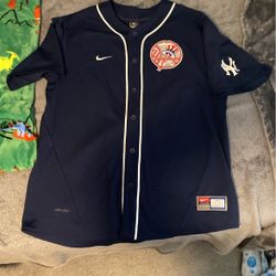 Nike Yankees Size Large