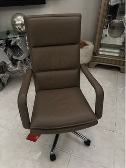 Brand New Leather Office Chair Made By KEILHAUER Elite