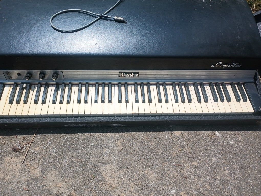 FENDER RHODES SEVENTY THREE