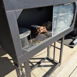 Reptile enclosure