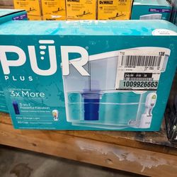 Water Filtering Pitcher 