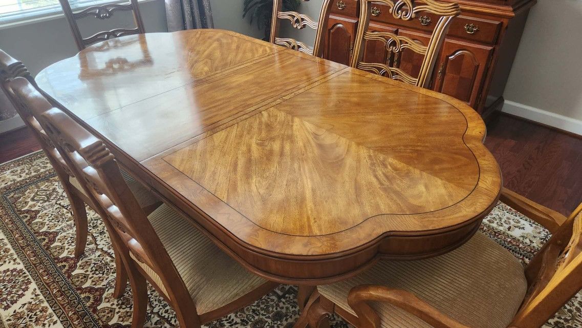 Solid Wood Dinning Table With 6 Chairs