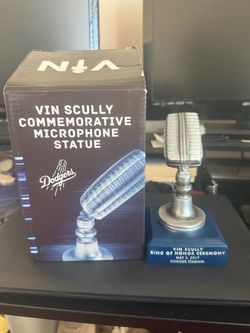 Vin Scully Commemorative Microphone Statue 2017 LA Dodgers SGA Ring Of Honor Box