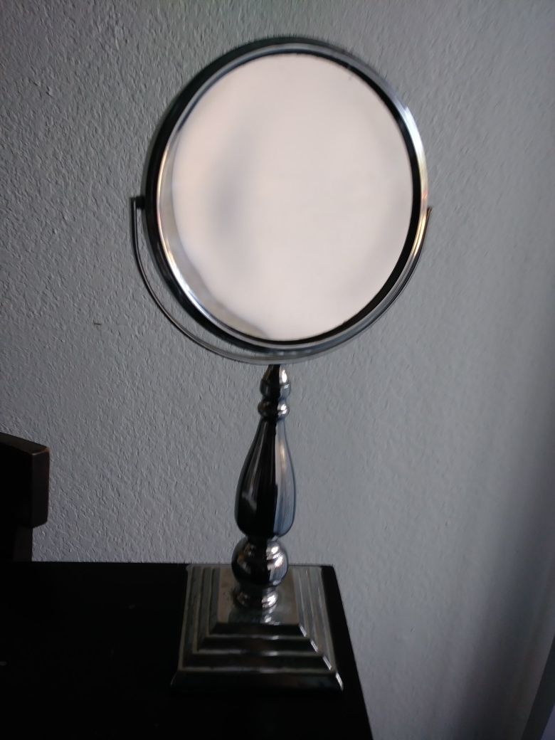 Vanity mirror