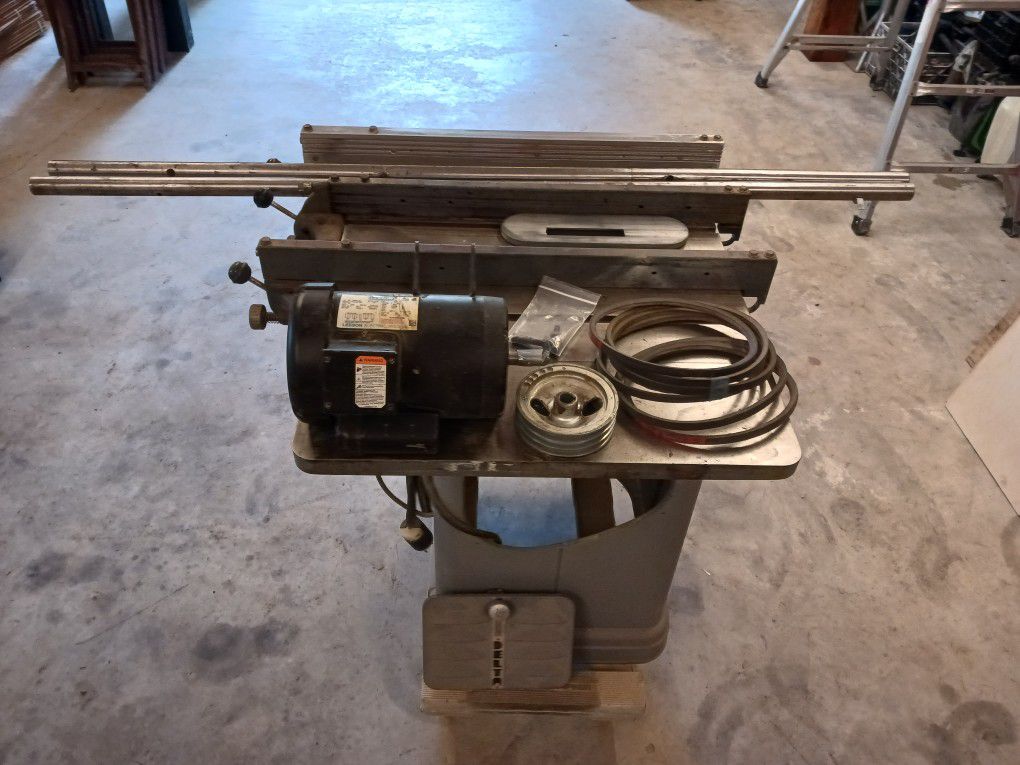 Table Saw, Delta Unisaw. 10" 