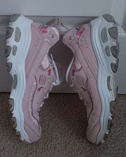 Ladies Sketchers Size 8.5 Sneakers