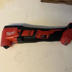 Milwaukee M18 Multitool No Bateria Tool Only $70 Firme Precio 