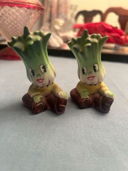 VINTAGE SALT AND PEPPER SHAKERS