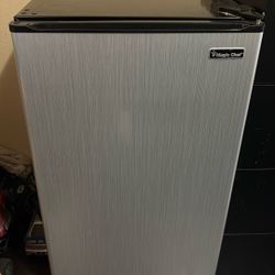 Magic Chef Mini Fridge 