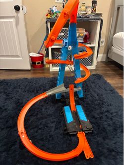 Large Hot Wheel Track wi the booster