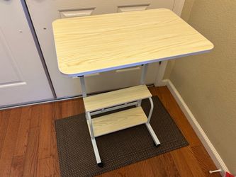Mobile adjustable desk