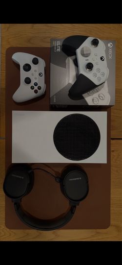 Xbox Series S + Accessories