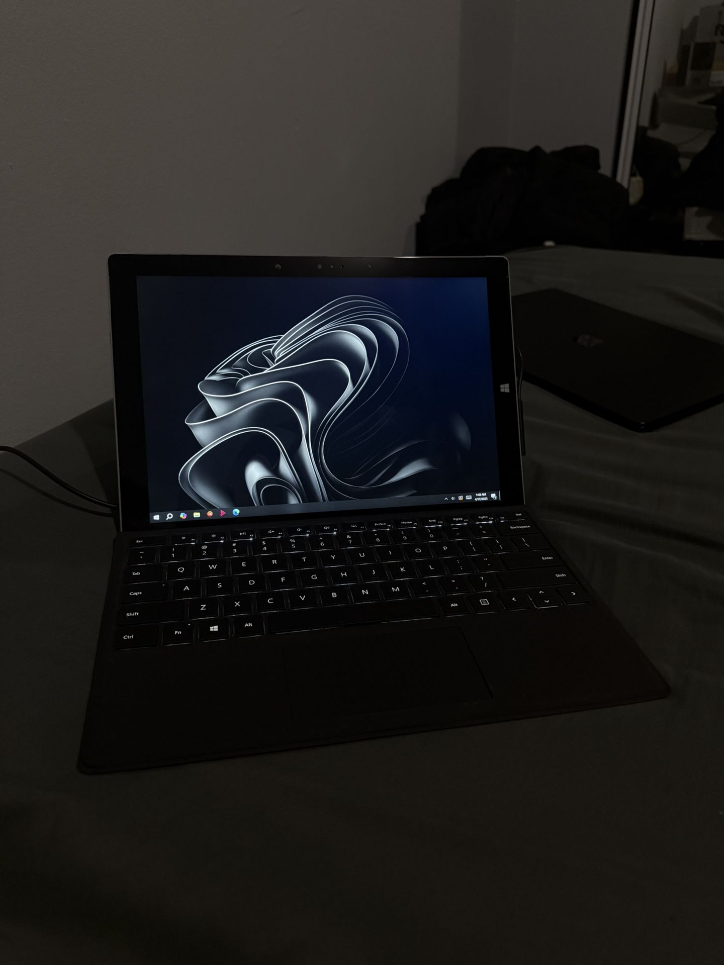 Microsoft Surface Pro 3 - i5, 8gb Ram, 256gb SSD