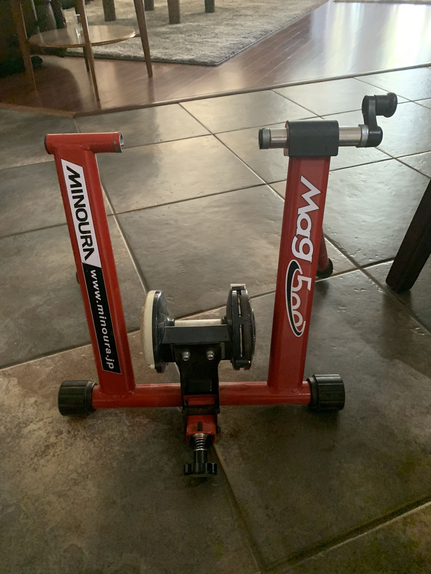 Minoura Mag 500 Foldable Stationary Bike Trainer red