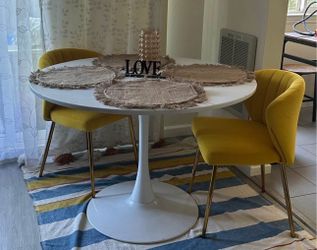 Dinning Table With 2 Chairs