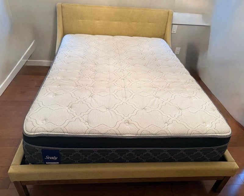Queen Mattress, 3 sets of Ceramic Lamps