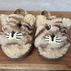 Little Kid Slippers UGG Size 10