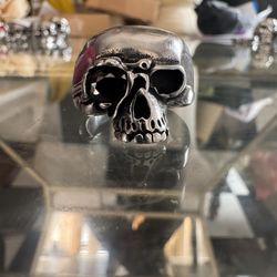 Silver Skull Ring W/ Black Eye