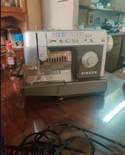 Singer CG-590 Commercial Grade Sewing Machine With Bag Case