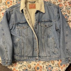 Levi Jean jacket With Sherpa Lining size large