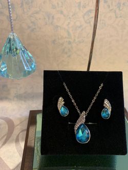 Exquisite Lake Blue Necklace & Earrings 