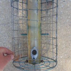 Squirrel Proof Duncraft Bird Feeder