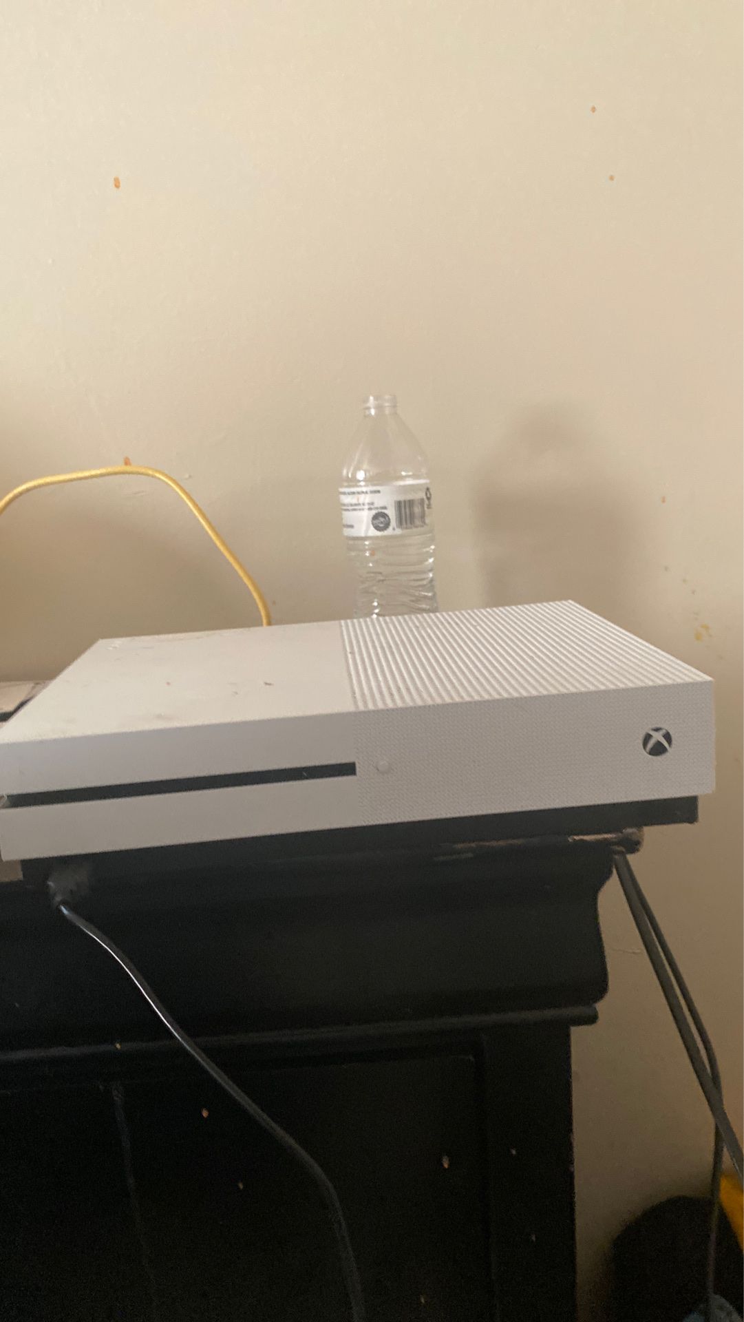Xbox one S 1TB (cords and controller)