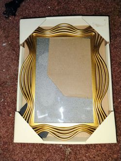 Wavy gold 4x6 picture frame