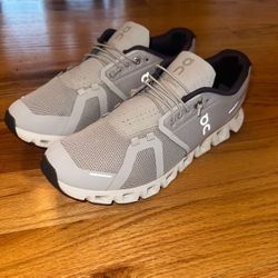 Grey On White Men’s On Cloud Shoes 9.5 Like New
