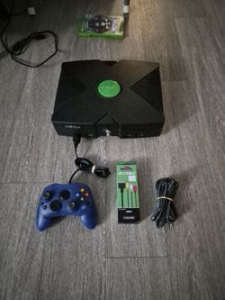 ORIGINAL O.G. XBOX,  WITH BRAND NEW CABLES AND CONTROLLER WORKS PERFECTLY, RECENTLY  DISSASSEMBLED CLEANED, AND CHECKED COMPLETELY AND IS PERFECT, NO 