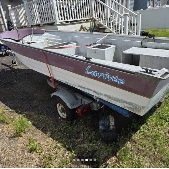 2000 Larivee Skiff boat