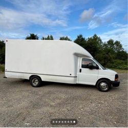 Chevrolet Cutaway Express 3500 Box Van