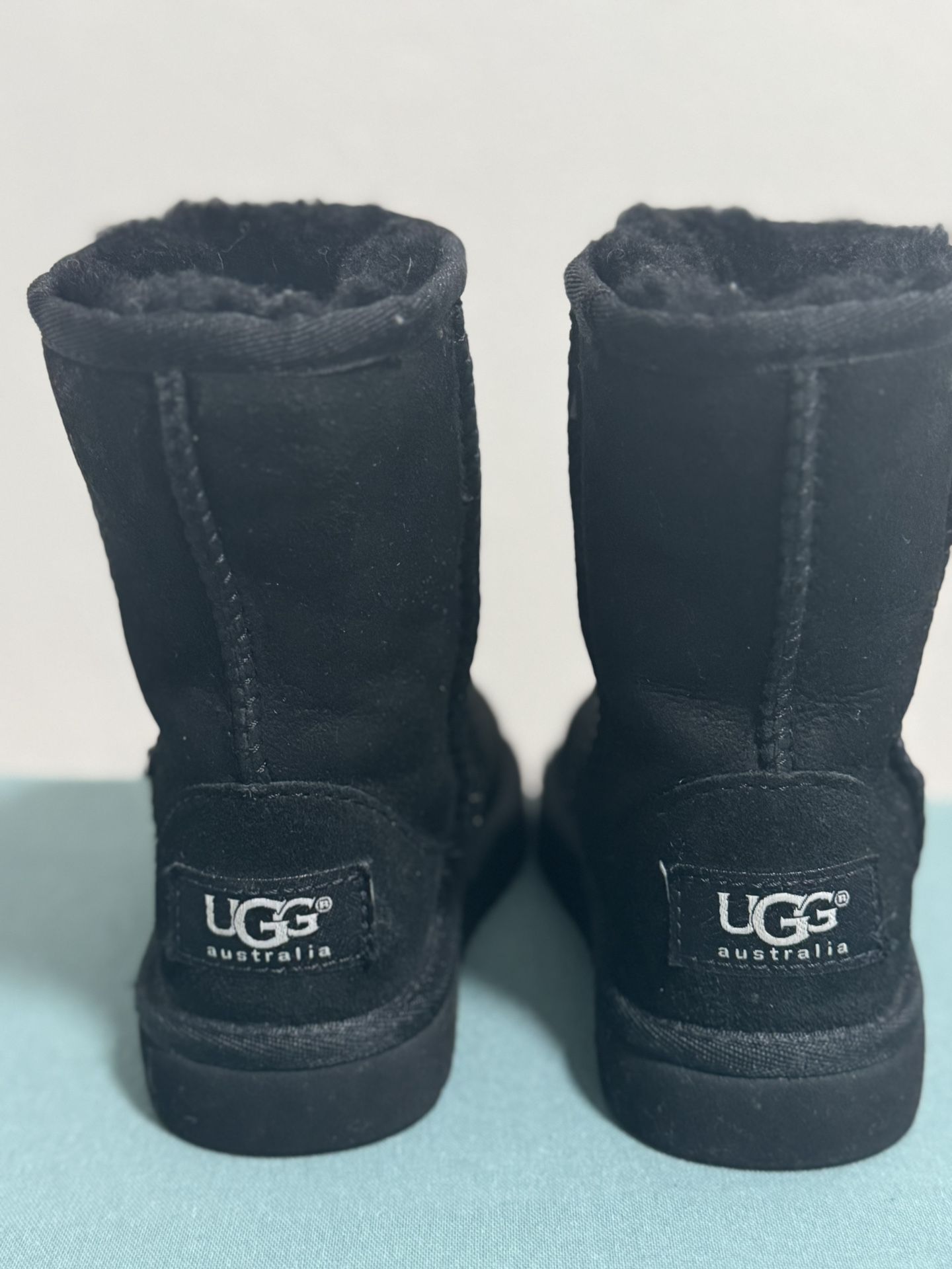UGG