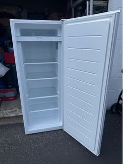 7 cu ft upright freezer