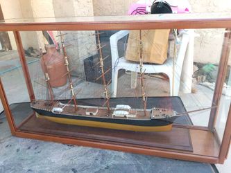 39 in Tall ship model with case
